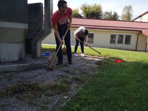 Urejanje spomenika pri OS, foto N Vtic (1)
